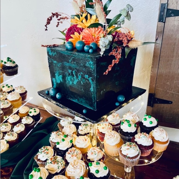 Acrylic 4 tier cupcake stand - Picture 5 of 5